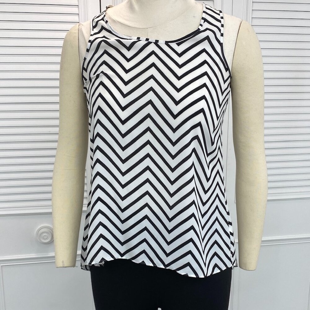 Express Black & White Top Sz. Sm P Sleeveless Diagonal Stripes